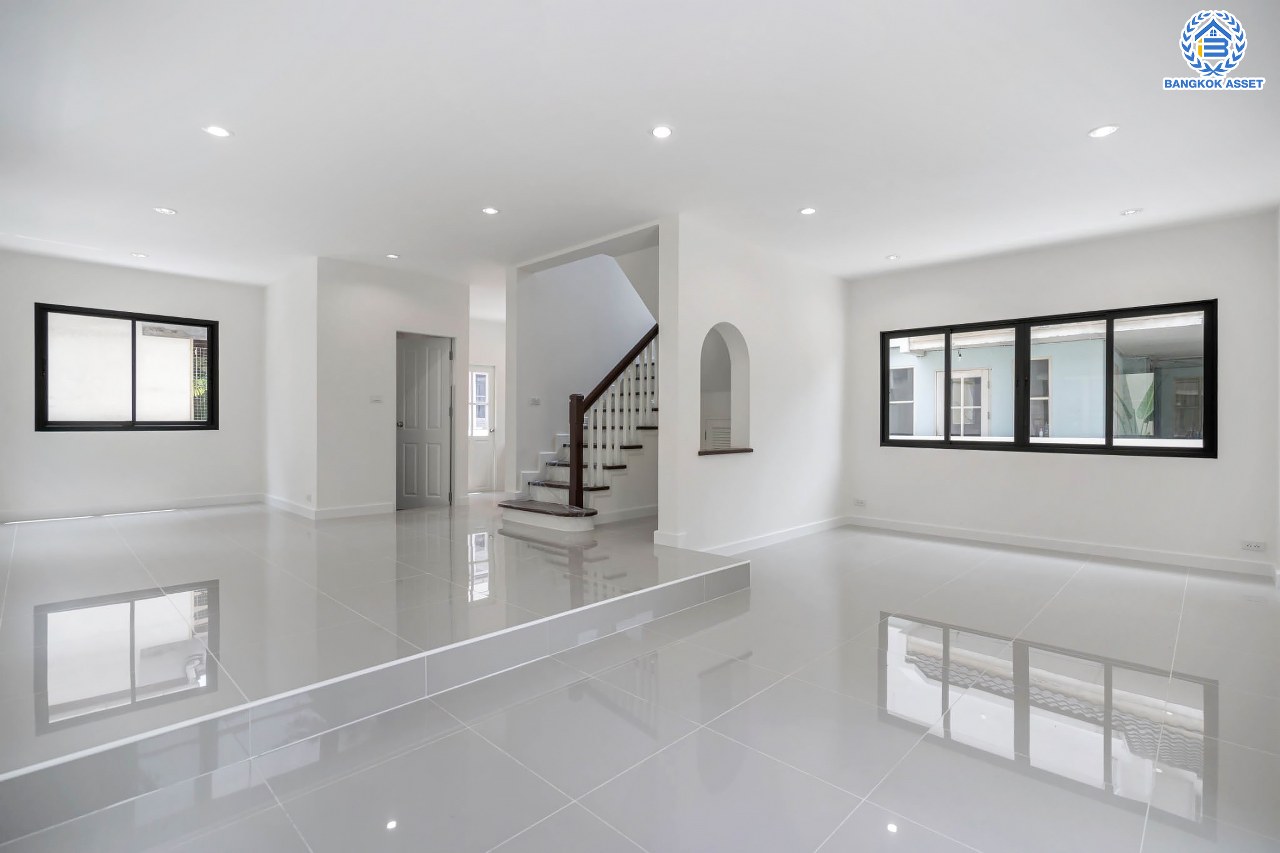 บ้านมือสองตกแต่งใหม่ โครงการ ชัยพฤกษ์ ทวีวัฒนา แบรนด์ LH เนื้อที่ 51 ตร.ว. ตอบโจทย์ทุกการอยู่อาศัย ด้วยฟังก์ชัน 3 ห้องนอน 2 ห้องน้ำ 1 ที่จอดรถ บนทำเลศักยภาพ เชื่อมต่อทางคู่ขนานลอยฟ้าบรมราชชนนี ใกล้ ม.มหิดล และเซ็นทรัลศาลายา